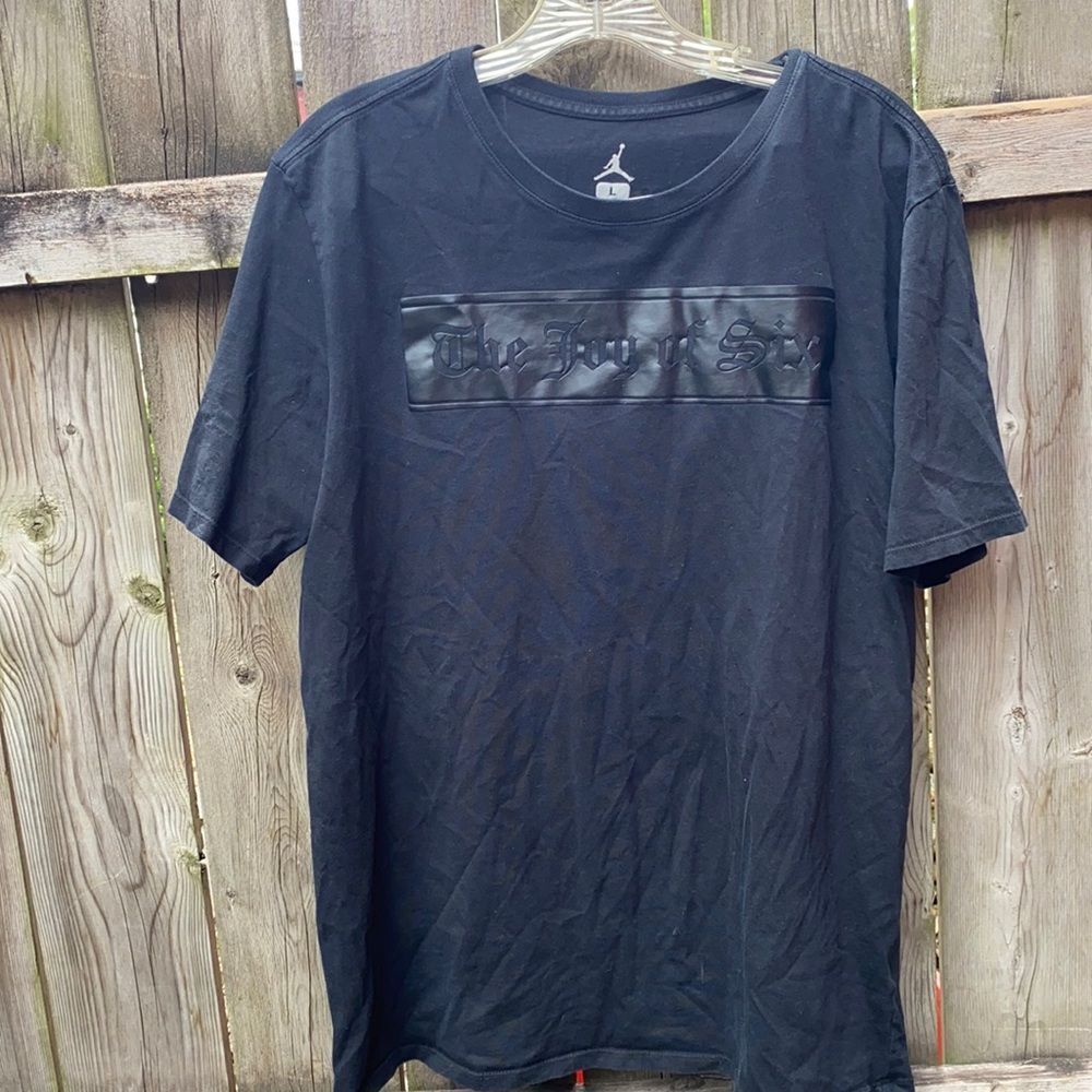 Basketball Tee sz. L